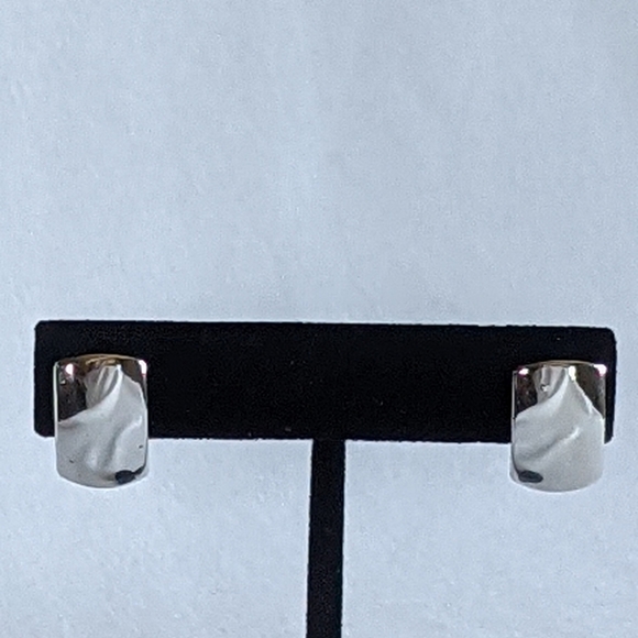 Stud earrings up to 70% off - Picture 3 of 3